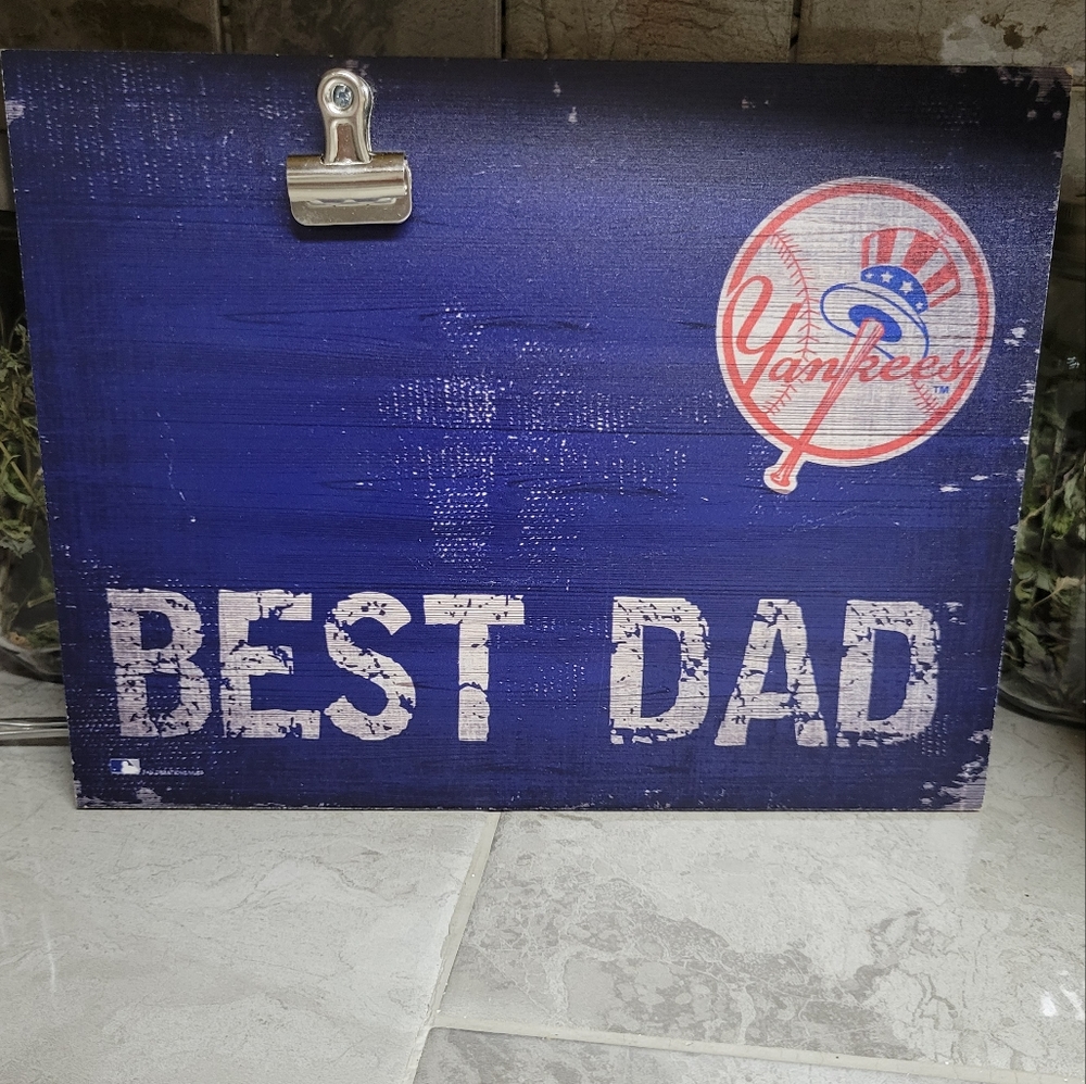 Yankees sign